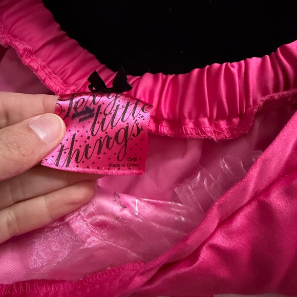 PrettyLittleThing Hot Pink Plush Robe Set - Picture 3 of 3